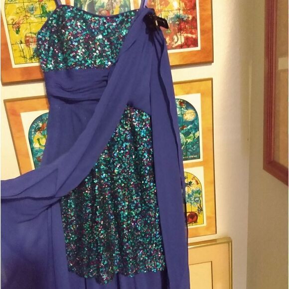 EUC HAILEY/ADRIANNA PAPELL Blue Long Back Short Front Rainbow Sequin Dress 3/4 - Picture 10 of 15